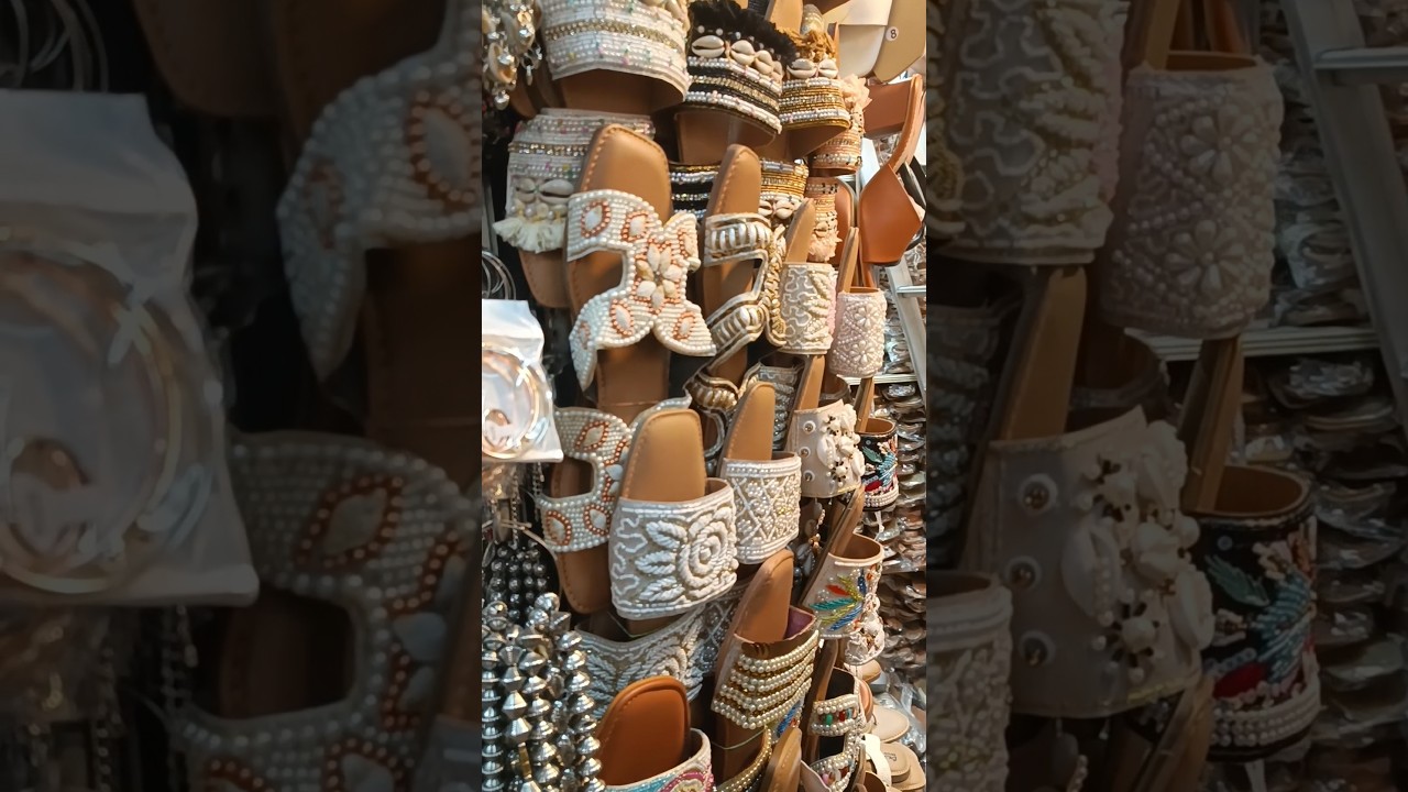 Colaba Causeway Market| Where To Shop From Colaba Causeway| Street Shopping