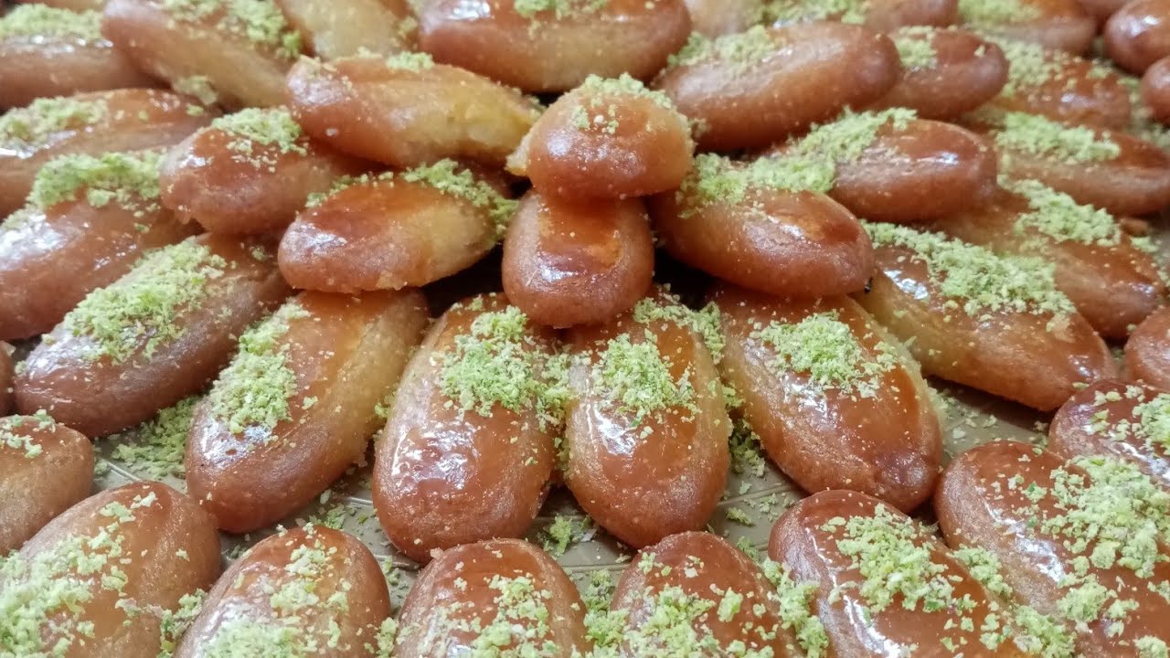 في المصنع احترف رموش الست جرب وابعتلي الرجاء الاشتراك بالقناة وارسال الاستفسارات