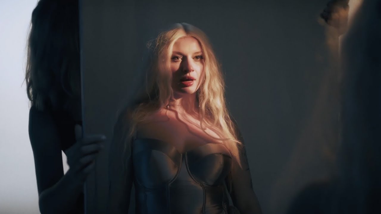 L&aring;psley - WOMAN LIKE THAT (Official Music Video)