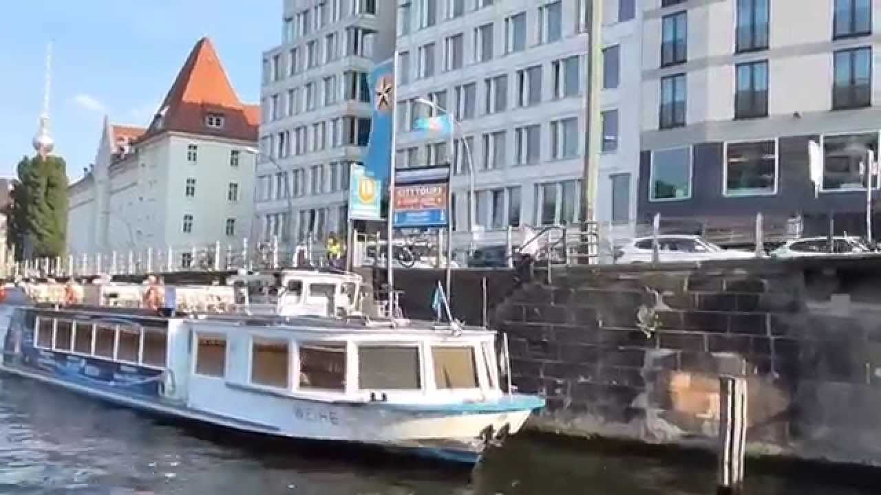 Schifffahrt durchs Berliner Zentrum auf der Spree