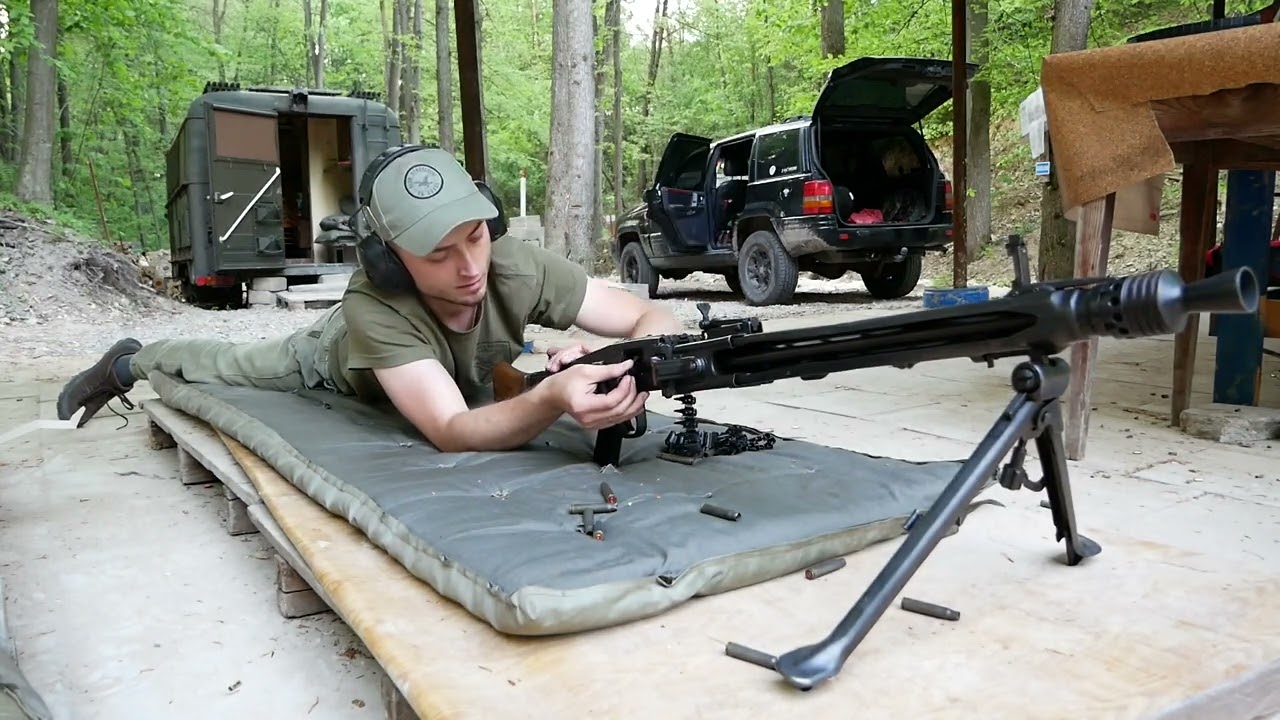 Strzelanie z MG 53