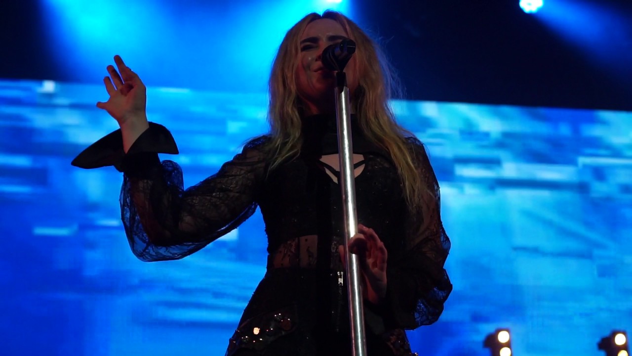 Sabrina Carpenter - Thumbs (De-Tour Live, Vancouver)