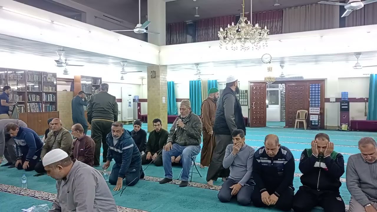 7رقم 9#3#2026 صلاه تراويح في شهر رمضان يوم 20جامع عرفات كان أمام الصلاةدكتور حيدر هادي العودة لرفاعي