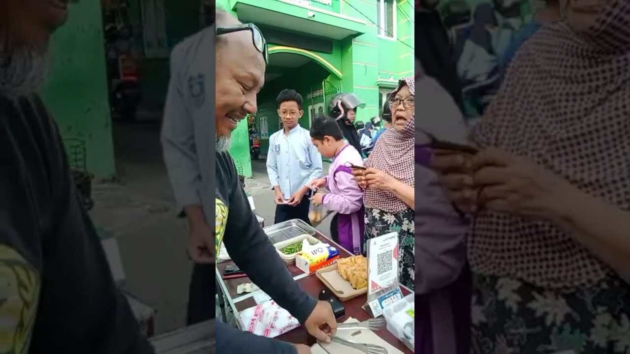 LIVE!! Baru Buka Dah Diserbu Anak Anak SD Mau Beli Martabak Telur Azura