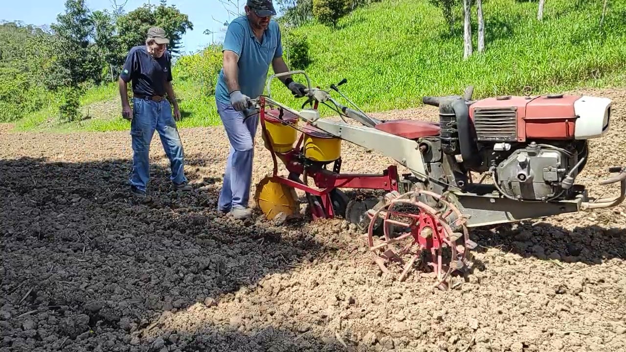 Micro trator Tobata Yanmar TC11 - Plantadeira Parte 2 de 2