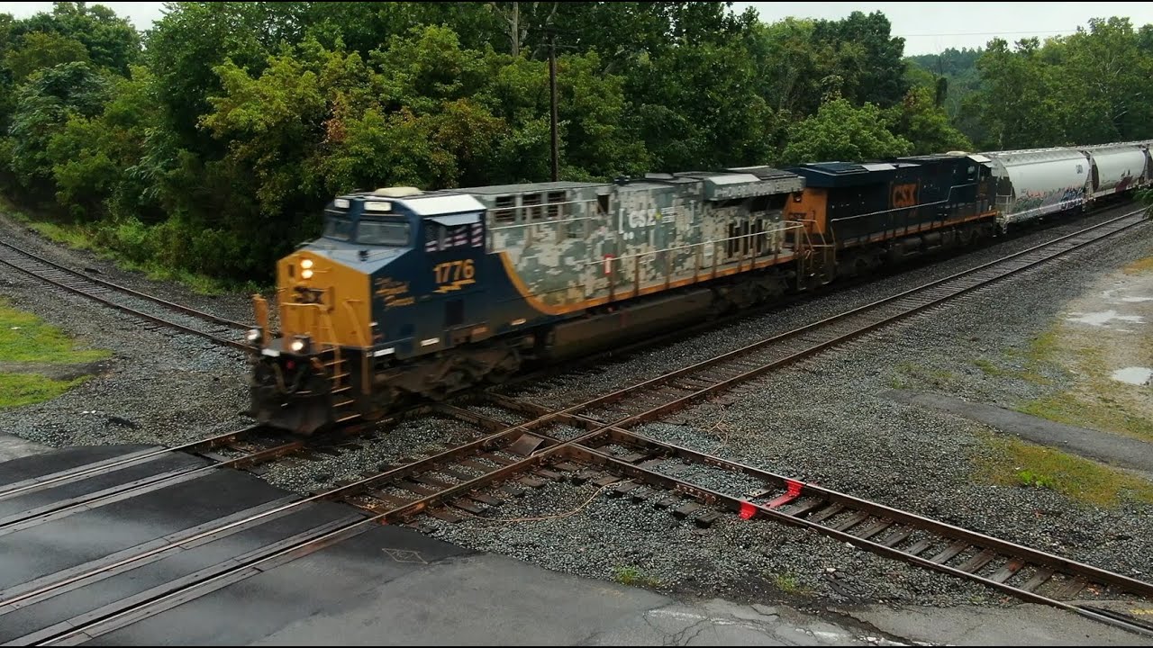 CSX 1776 at Grafton Ohio railroad diamond freight train
