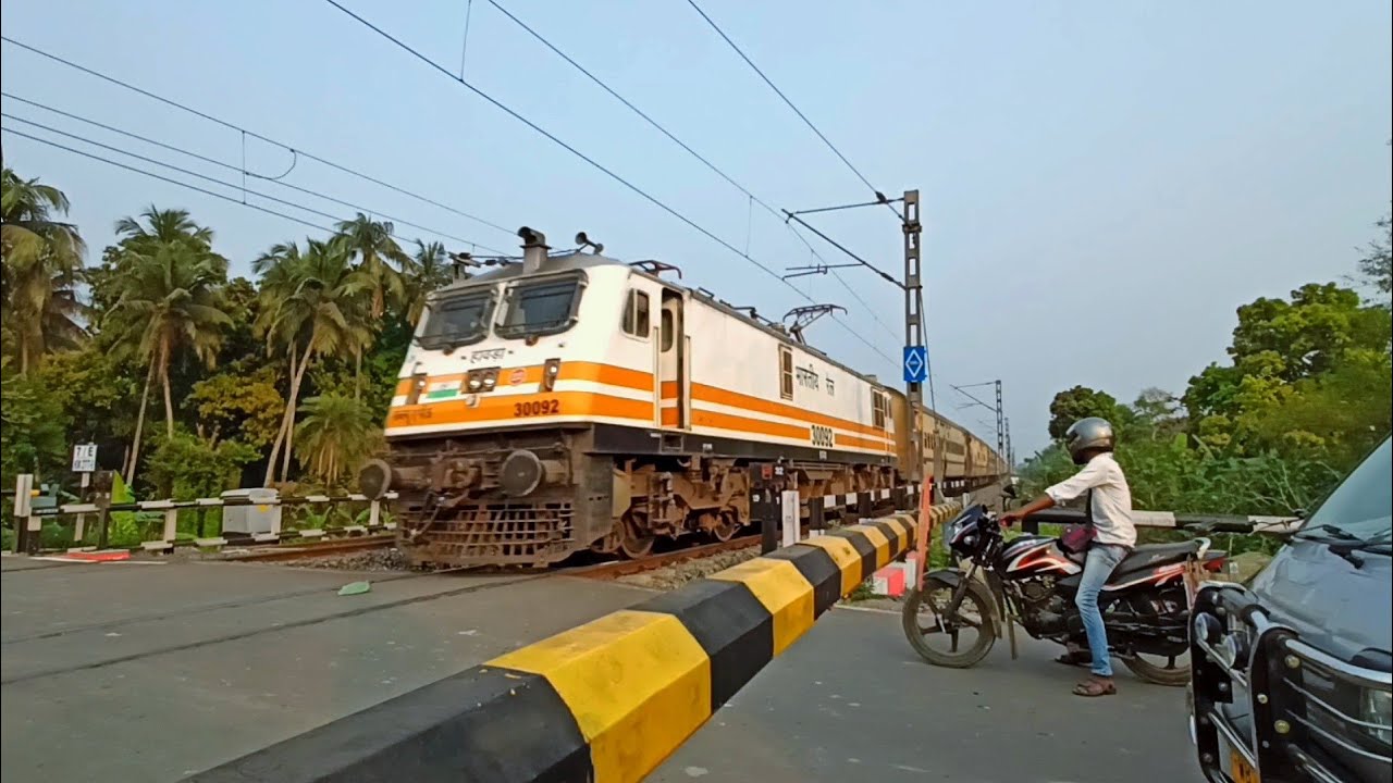Traffic Jam At Level Crossing! Furious Speedy Express Train Moving Towards Rail Road Crossing