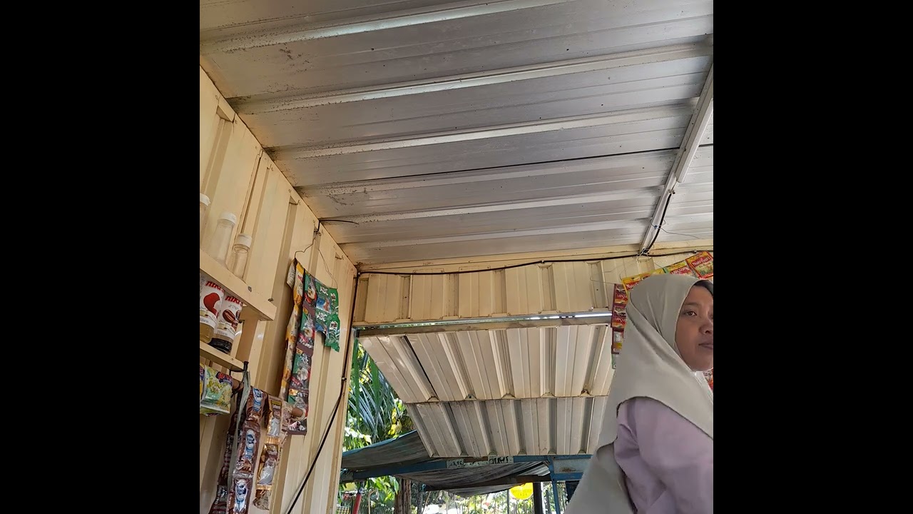 KAMERA GESER SENDIRI, .....ENAK2 NGEPRES ES TEH,..EEEE MALAH KAMERA HP,PINDAH SENDIRI..WKWKWK