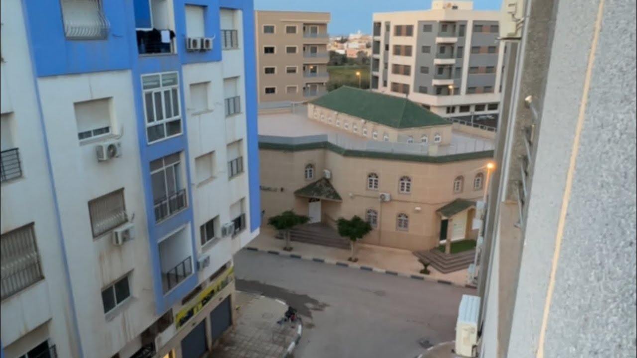 75 مليون مع الاثاث بالناظور الجديد قرب مسجد السنة 3 غرف نوم و مراب