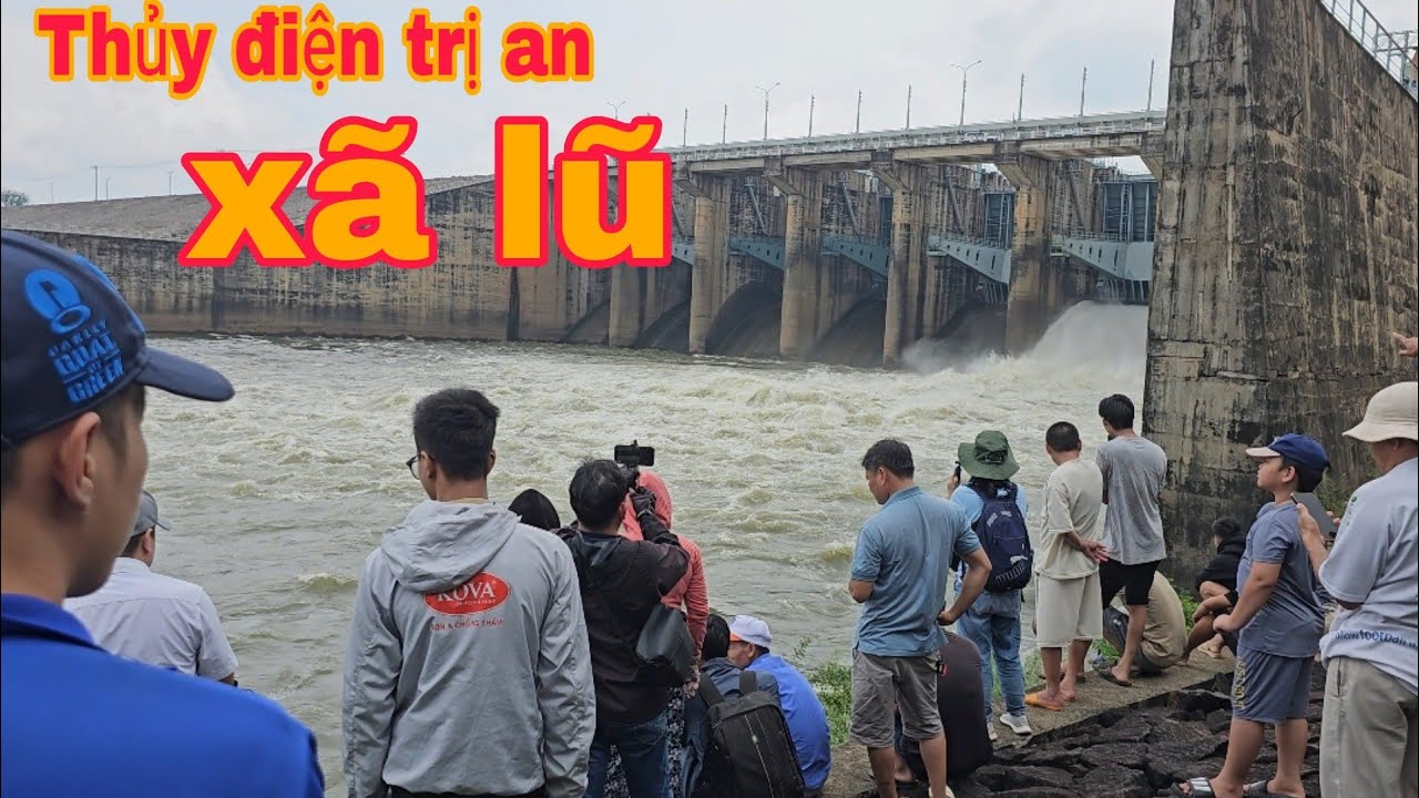 Toàn cảnh người dân đi xem đập thủy điện lớn nhất miền nam xã lũ | đập trị an xã lũ bắt cá 2024