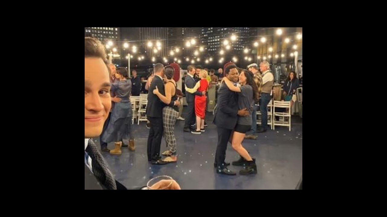 Um Vídeo Lindo e Charmoso, Dos Atores Miranda Rae Mayo e Taylor Kinney