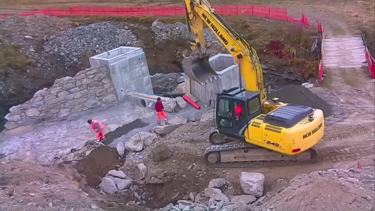 Construction of bridge for an alpine hydroelectric plant