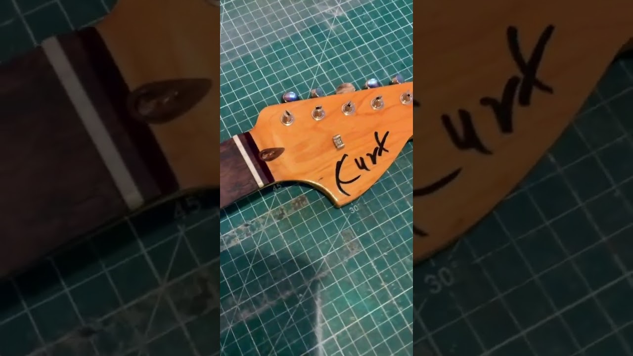 Khristore&rsquo;s SkyStang #29 headstock Kurt Cobain autograph Mustang Nirvana guitar