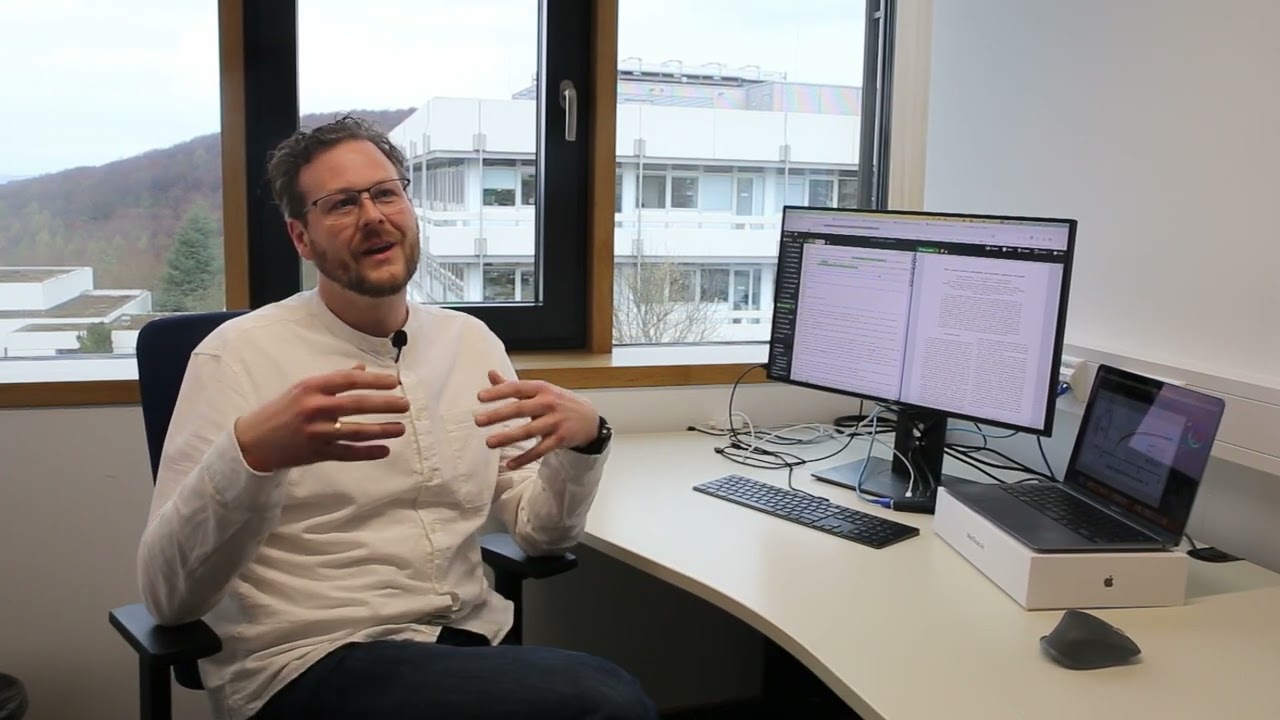 Do you have a Minute? - Complex Networks