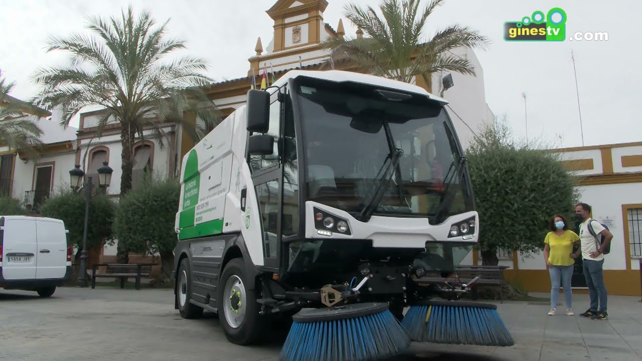 El Ayuntamiento de Gines incorpora una nueva máquina barredora a las labores de limpieza viaria