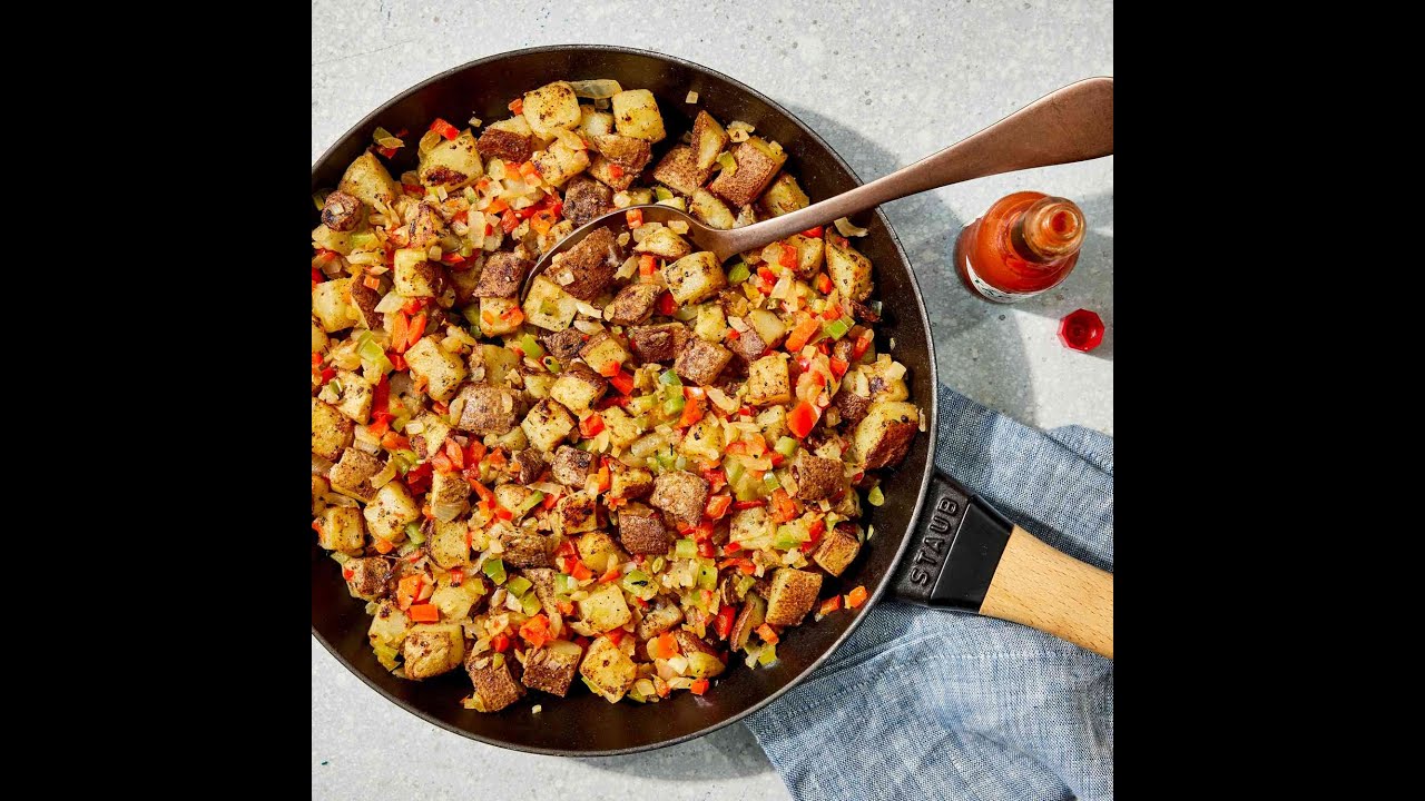 Crispy Skillet Potatoes & Onions: Breakfast Bliss!