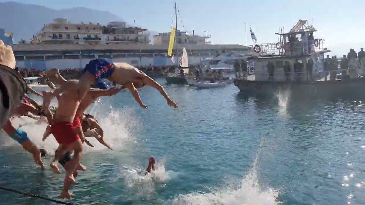 θεοφανεια 2023 ριψη τιμίου σταυρόυ λιμάνι Καλαμάτας