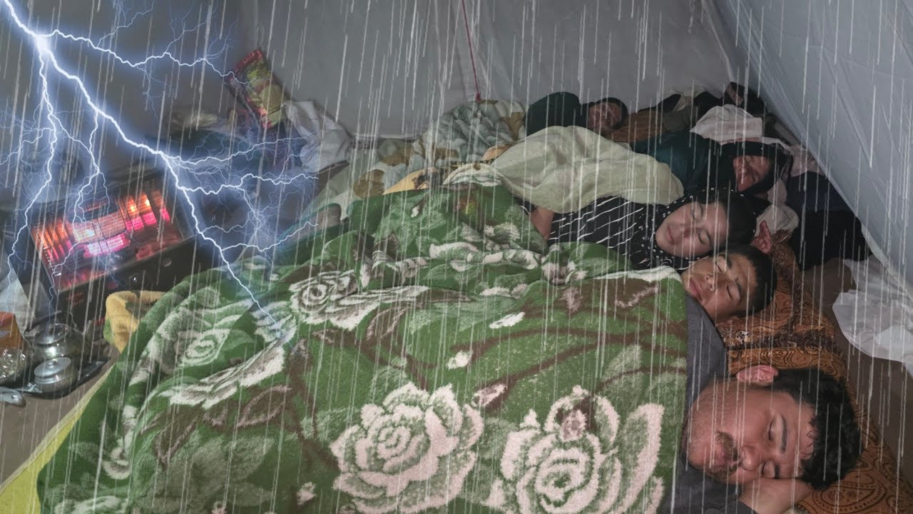 Сбор дров в опасных горах 🪵 | Начало бурной и беспощадной ночи ⛈️💀