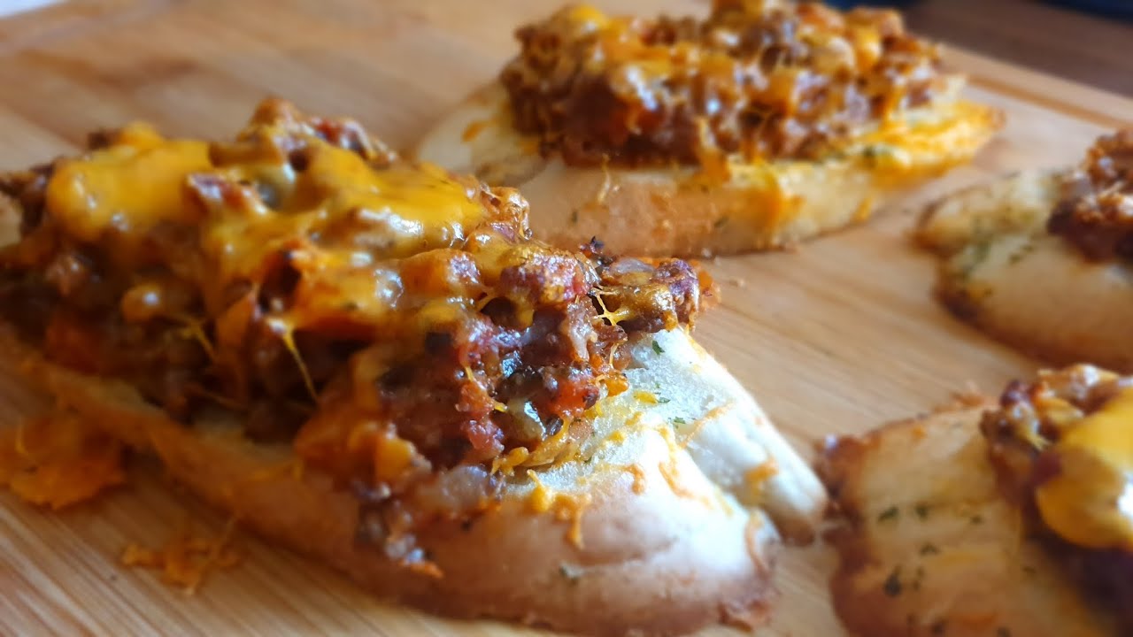 Bolognese Leftovers (Garlic bread boats)