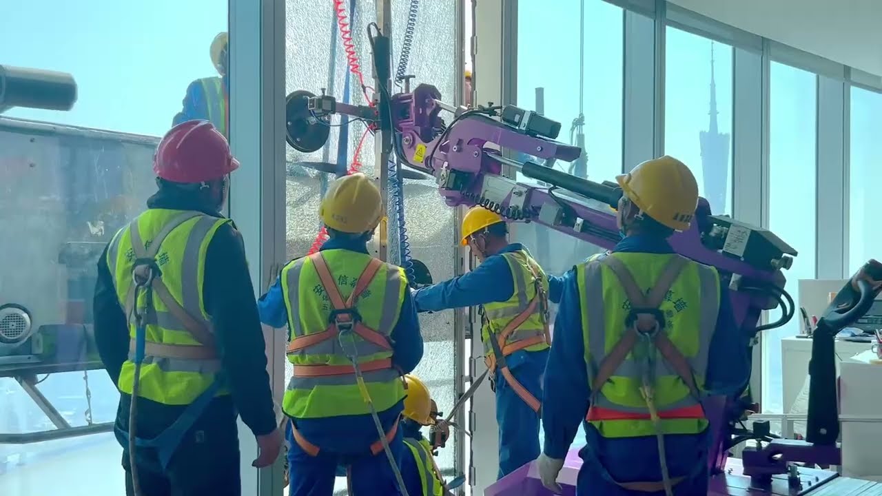 Cowest Machinery's WSR-400MINI Shines in High-Altitude Glass Replacement at Guangzhou IFC