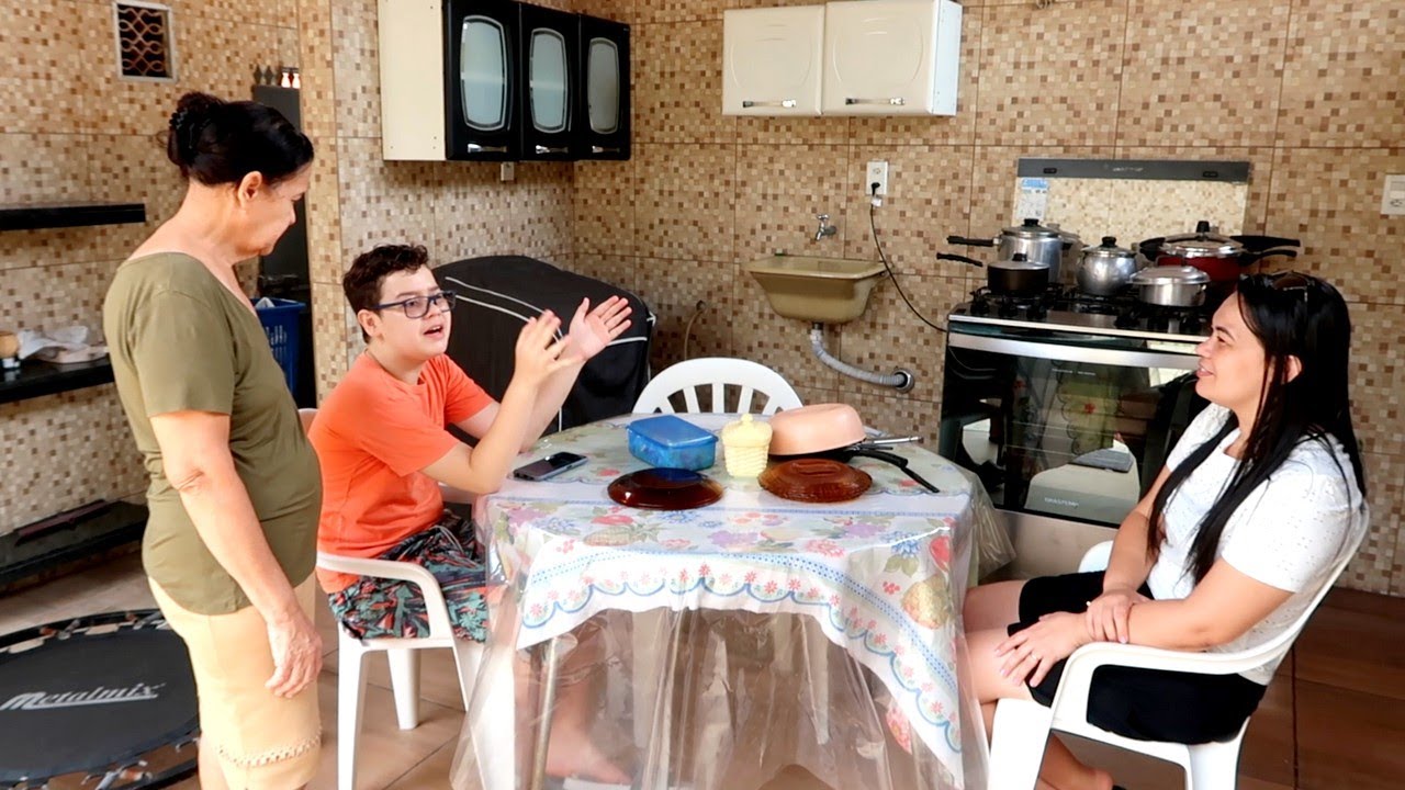 A VOVÓ GRAÇA E A COMIDA ESPECIAL - Izia e Nildo Barroso