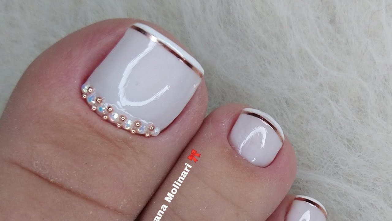 unhas decoradas dos pés - bem delicada e luxuosa , venham conferir 😲