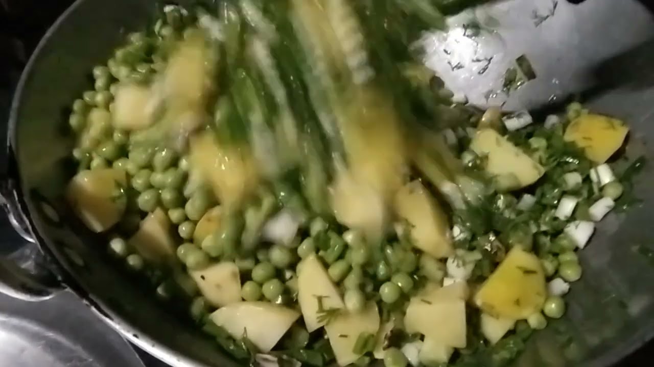 आज की सब्जी कैसे बना है दोस्तों आप लोग कमेंट करके जरूर बताइए 🥰😍
