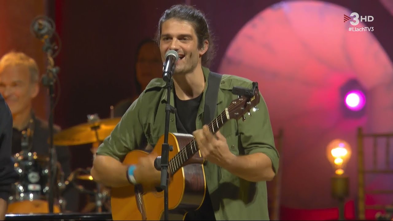 Els Catarres amb Lluís Llach  -  Invencibles - Concert al Palau Sant Jordi - 18/12/2021