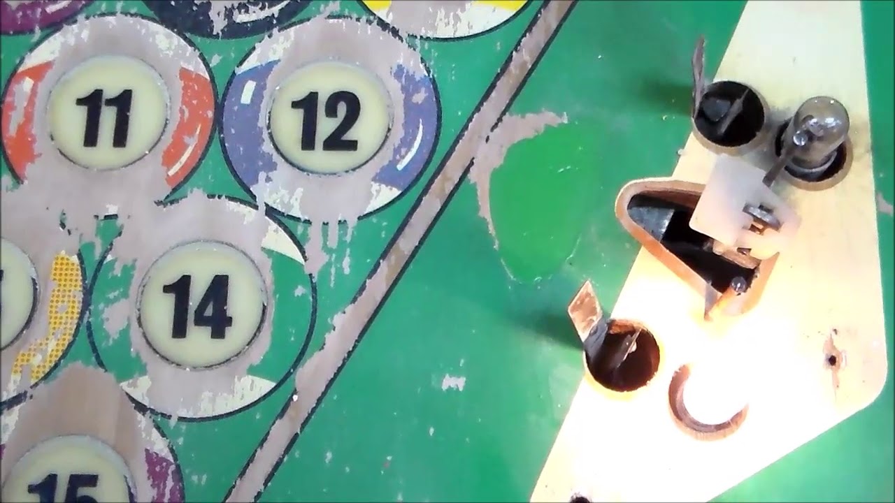 Спасаем знаменитый автомат для игры в пинбол Eight Ball от Bally — перекрашиваем заброшенное игро...