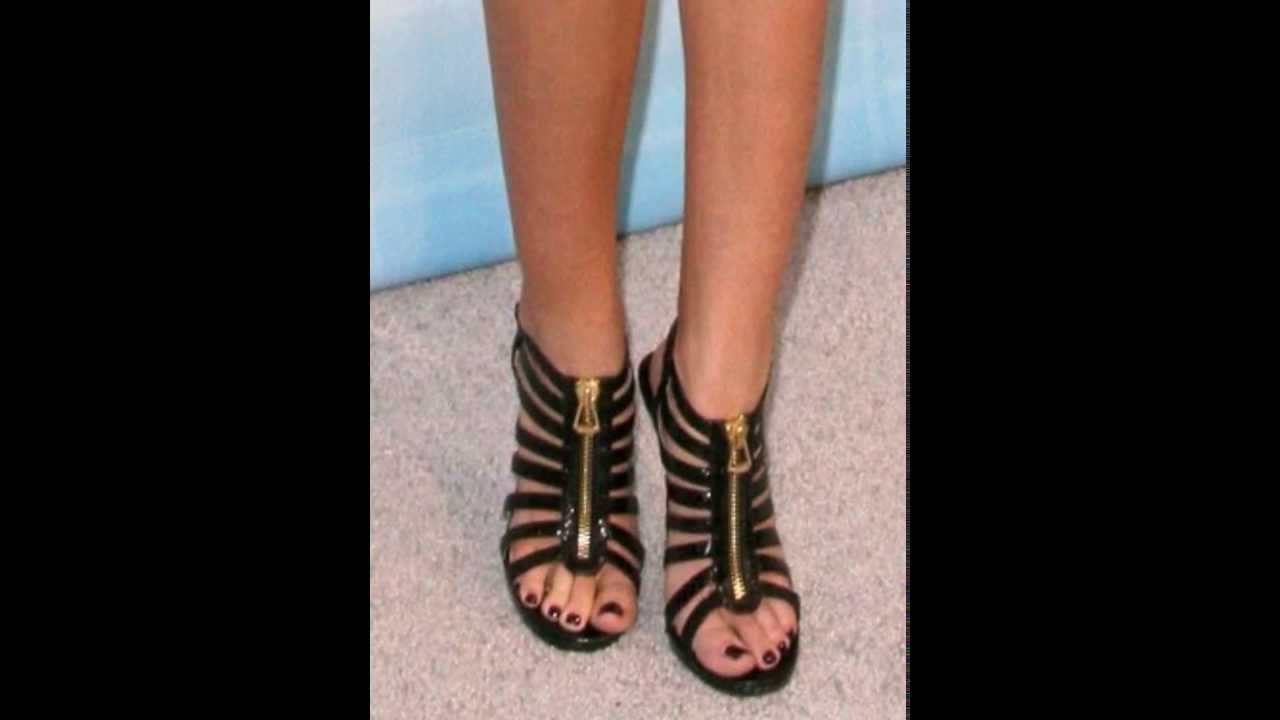 Odette Yustman Feet & Legs (Close-Up!)
