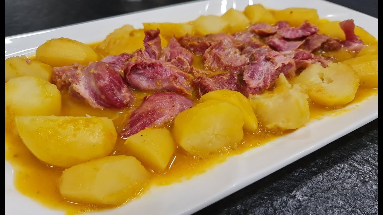 CODILLO DE CERDO GUISADO A LA ASTURIANA CON PATATAS RECETA SENCILLA FACIL RICA CASERA Y DELICIOSA