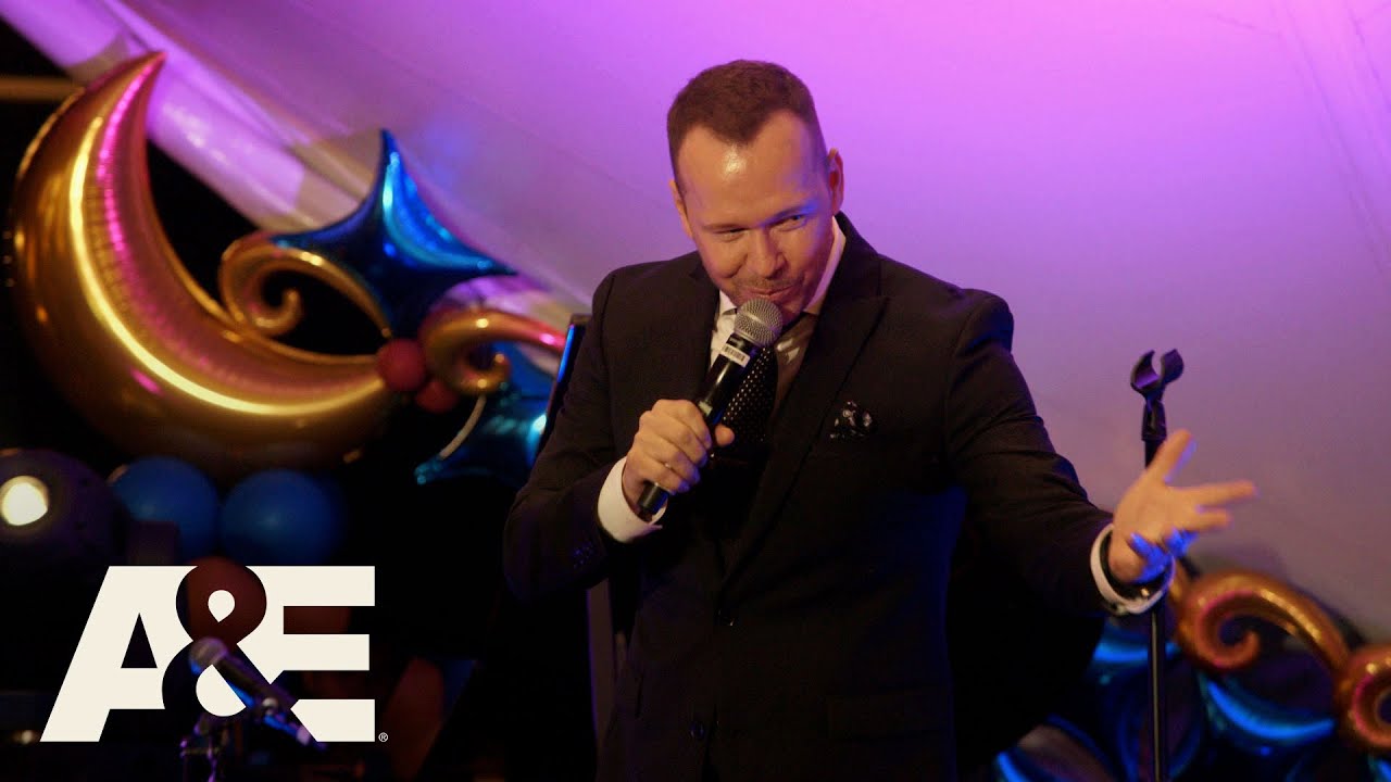 Donnie Loves Jenny: Donnie Performs 