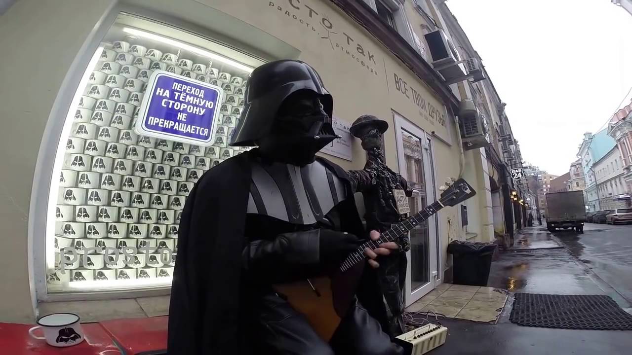 Darth Vader (Дарт Вейдер) играет на балалайке марш Темных сил