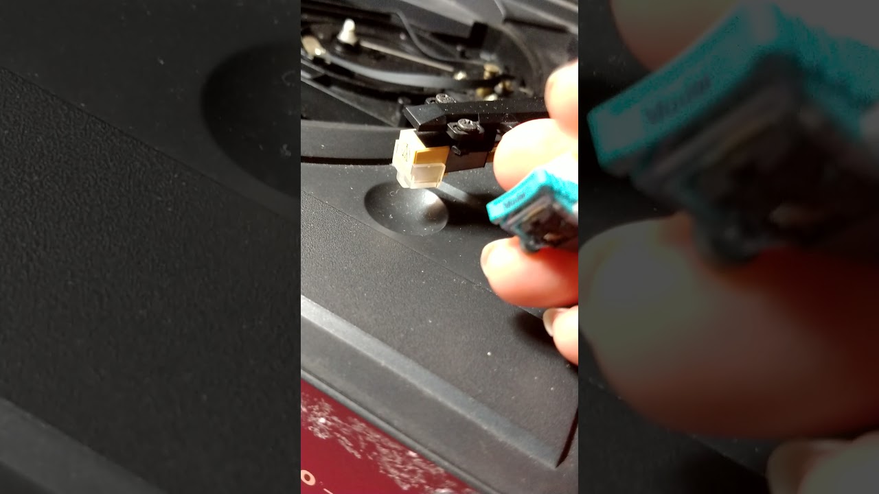 toca discos Philco hitachi com defeito .