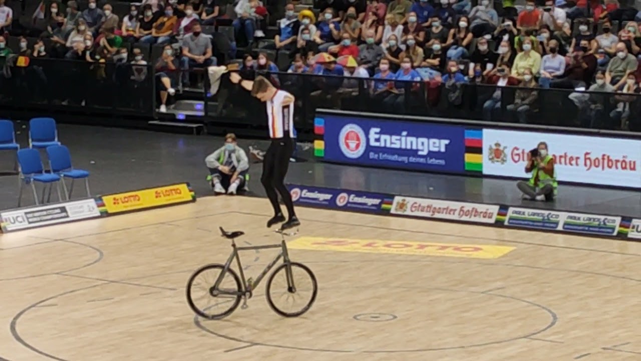 Gold: Weltmeister Lukas Kohl im Einer Kunstradfahren Weltmeisterschaft Stuttgart 2021.