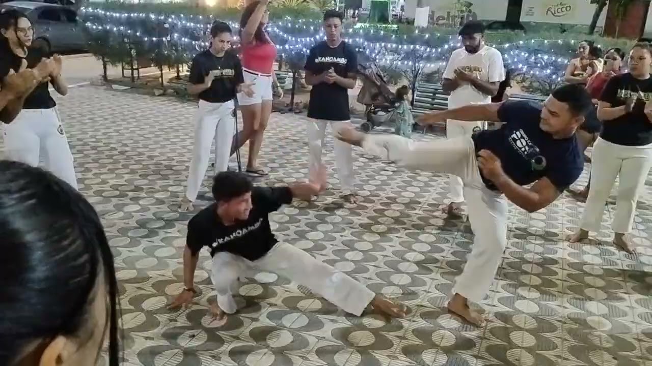 Primeira roda na praça de Irauçuba. Kanoambo em movimento.