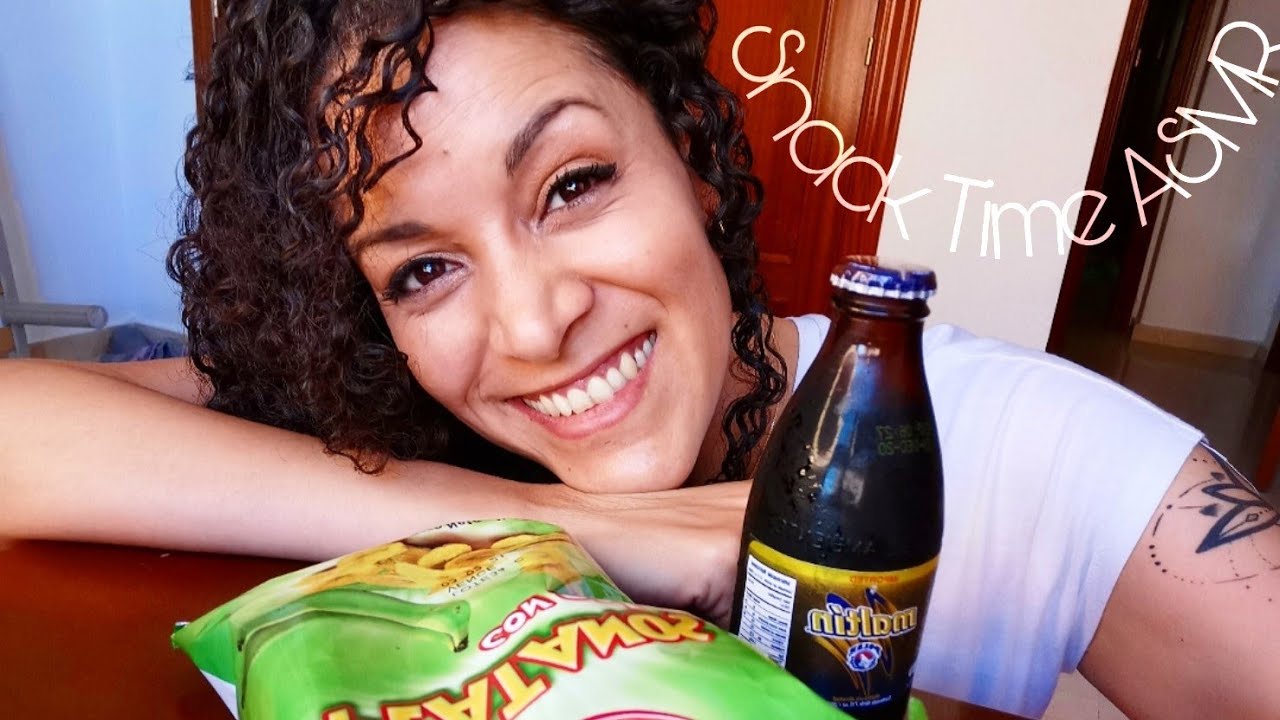 Dominican Snack & Drink 🇩🇴 ASMR - Eating Sounds - Soft Spoken Spanglish Rambling