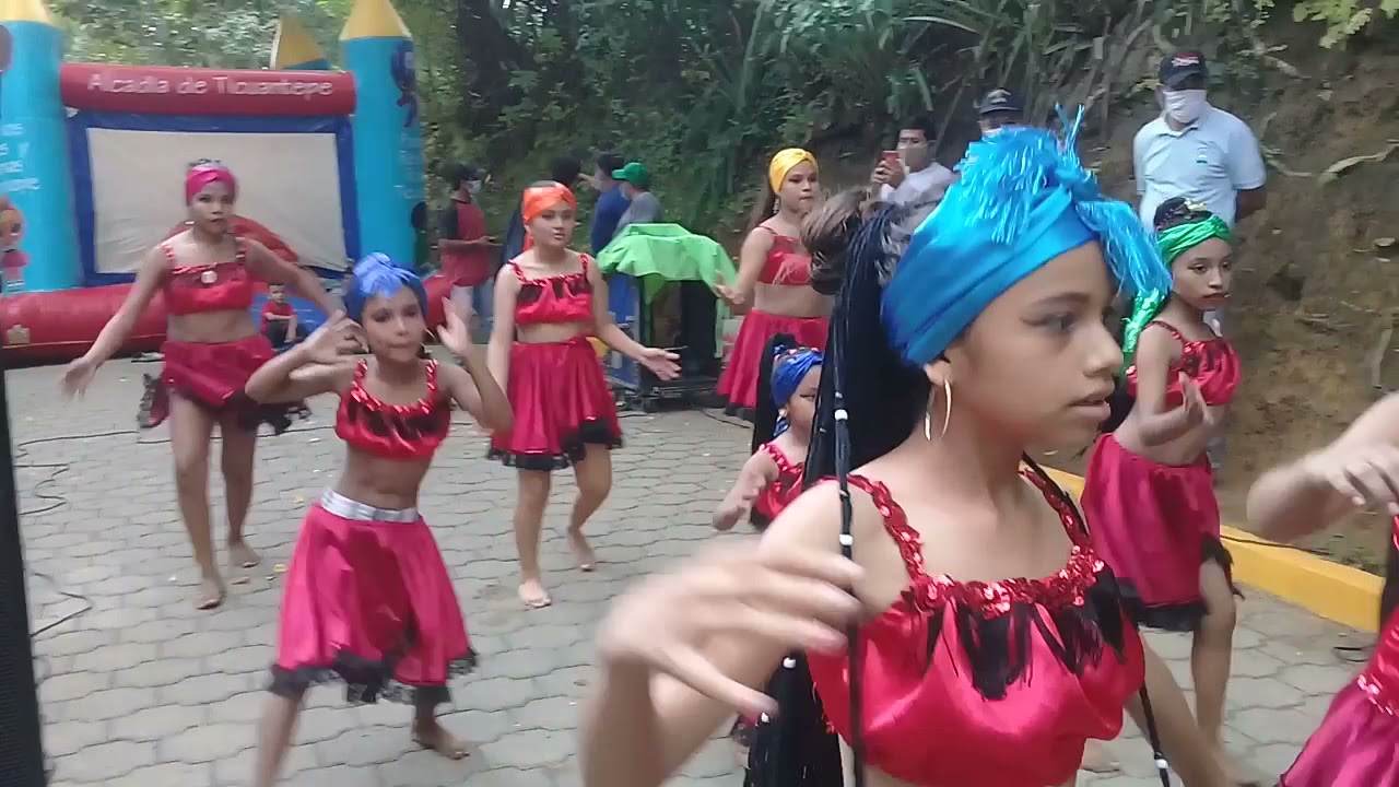 ❤baile de polo de mayo. (la mini falda).💜