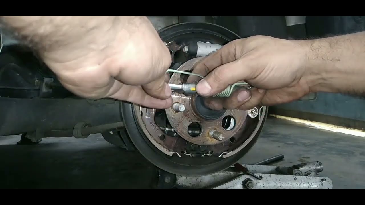 Como desarmar y armar frenos traseros de tambor Toyota Yaris LE