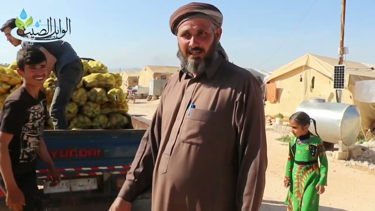 توزيع السلل الرمضانية المقدمة من الأخ عبدالله الدوسري على أهلنا المهجرين في مخيمات الشمال السوري