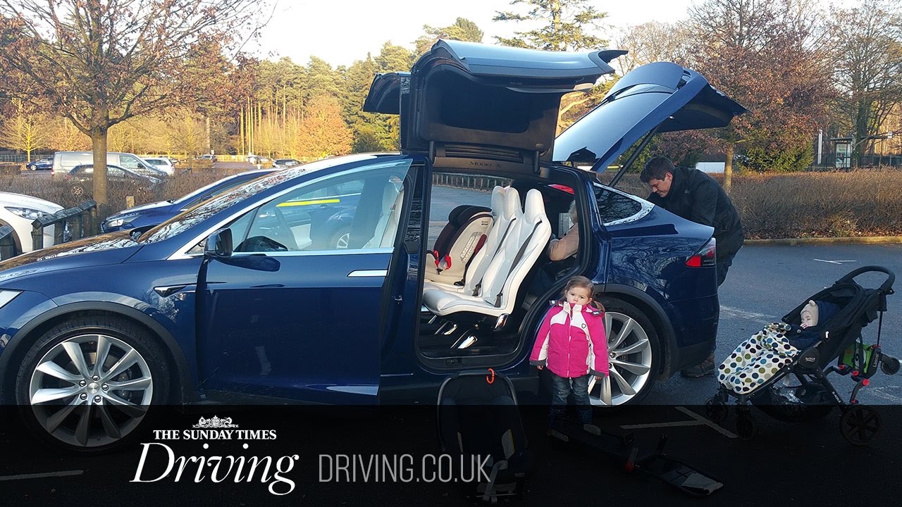 Насколько Tesla Model X удобна для семейного использования?