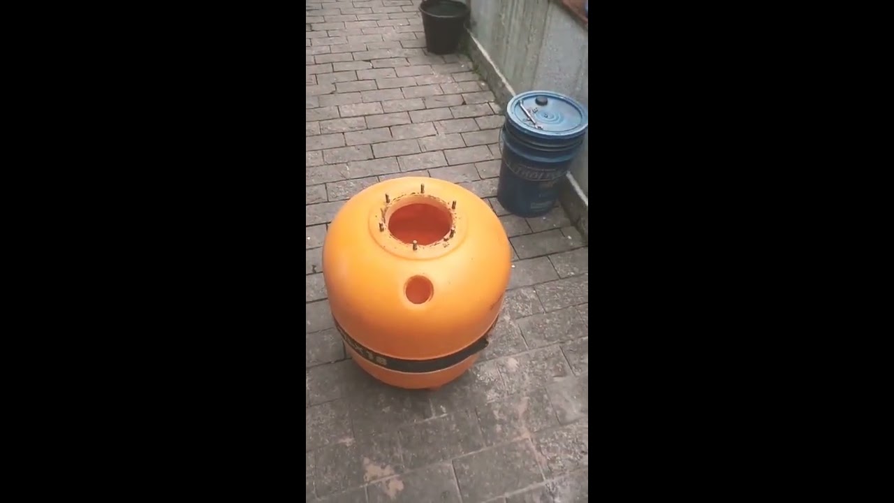 Trocando areia do filtro da piscina