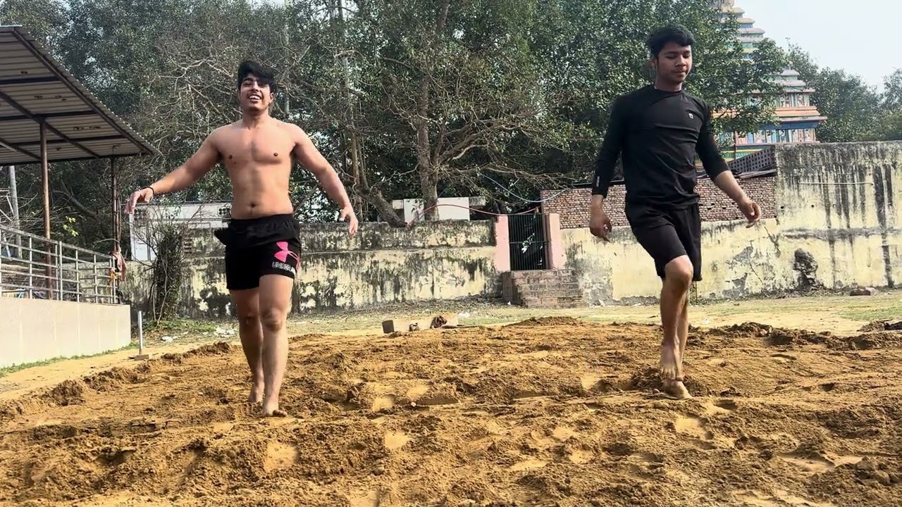 Let's go to the akhade and we saw Sumit and Dev's kushti and now I met my old hostel friend .. 🙂‍↔️