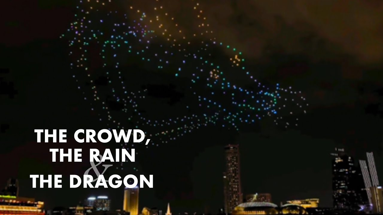 Dragon drone show in Singapore: mad crowds, rain and a dragon