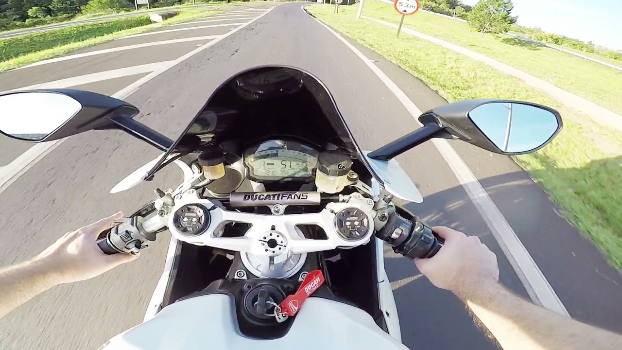 Falando sobre a revisão da Ducati Panigale 959