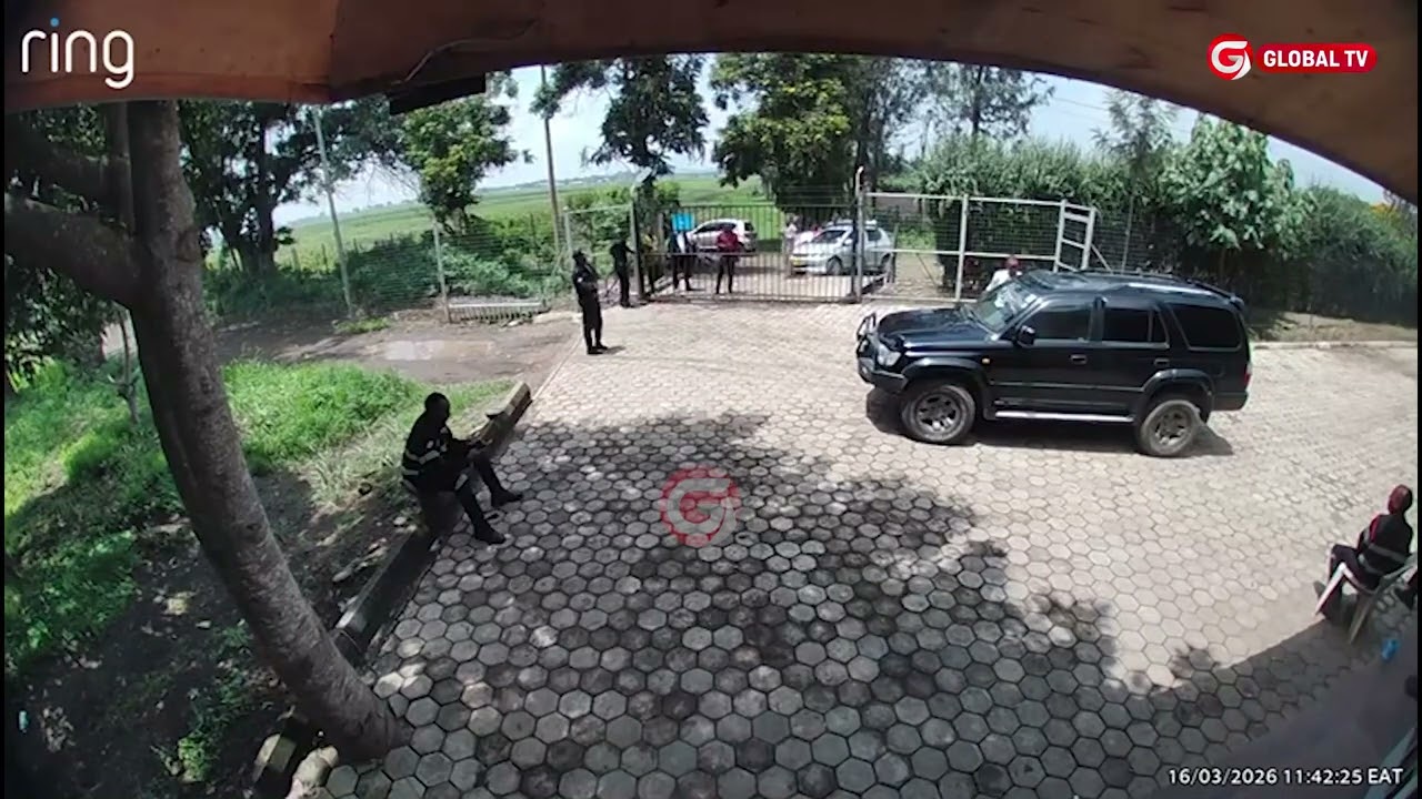 MWEKEZAJI MZUNGU AWAITA WAANDISHI ILI ATOKE MIKONONI MWA ASKARI WALIOZINGIRA NYUMBA YAKE ARUSHA..