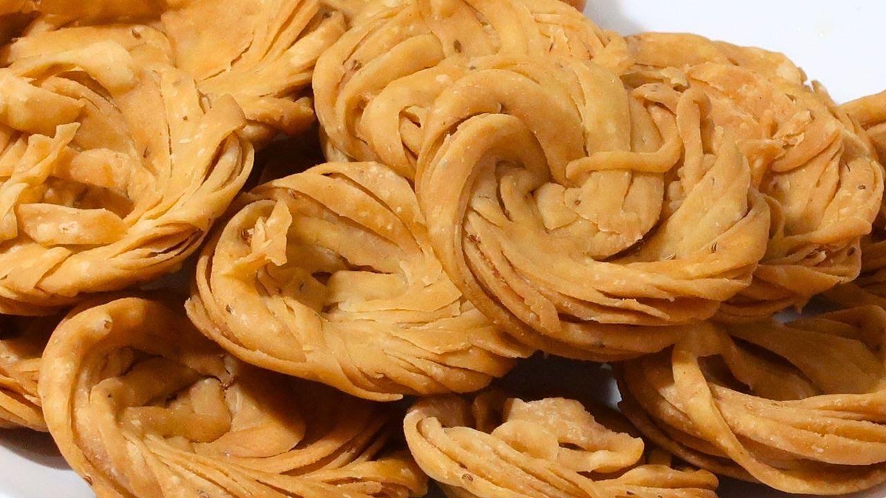 लच्छेदार खस्ता मठरी बनाये और महीने भर स्टोर करे Lachcha mathri Recipe | Mathri Recipe