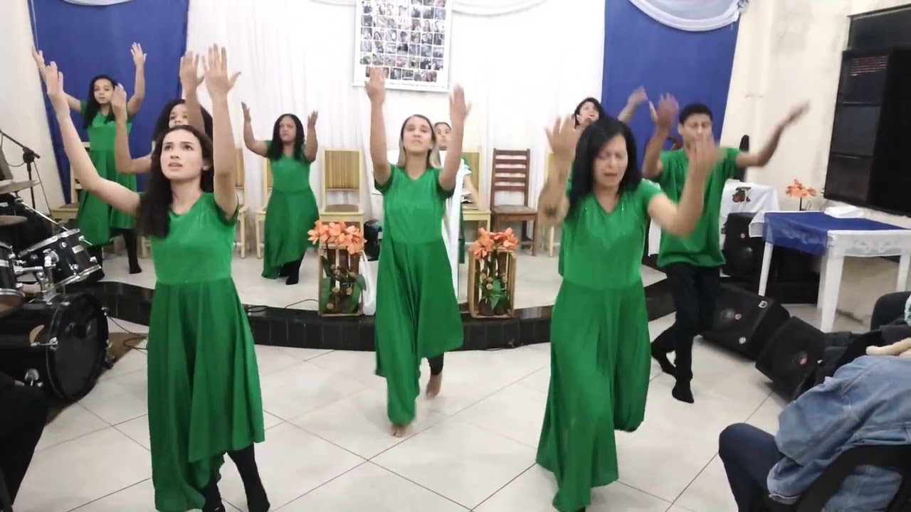 Coreografia/Quem me vê cantando. (Fabiana Anastácio) #adoração #ministração #abençoada #benção #fé