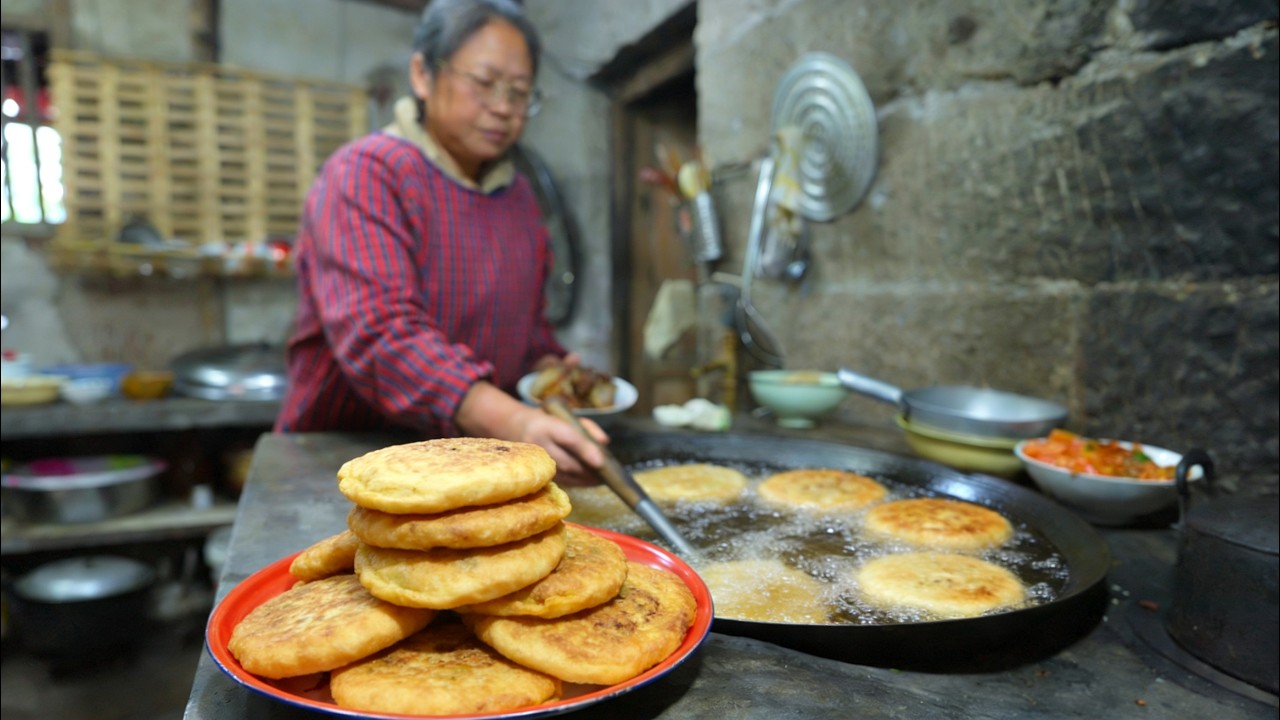 Ancient Village Cooking: Dried Radish & Pork Pie Made by Hand (No Machines)