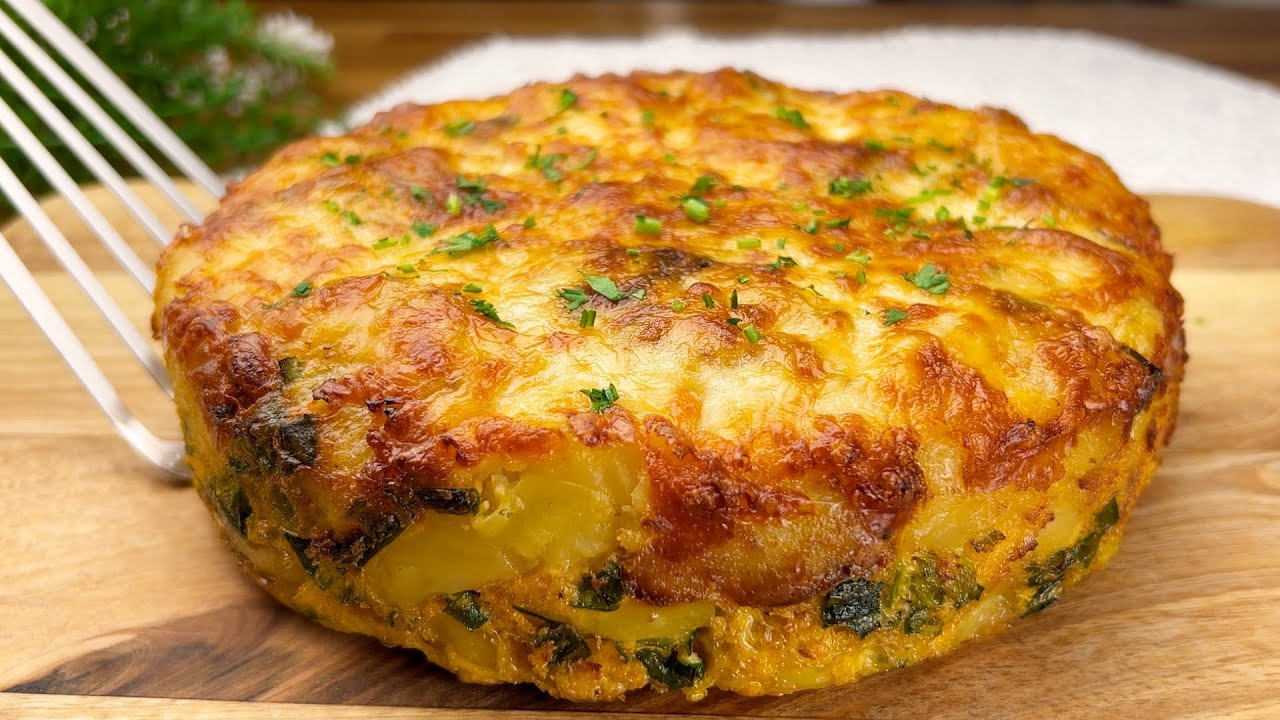 Просто вылейте яйцо на картофель! Вы не поверите, насколько это вкусно!